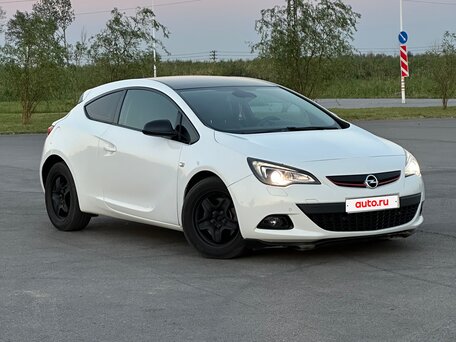 2013 Opel Astra GTC J Рестайлинг, белый, 950000 рублей, вид 3