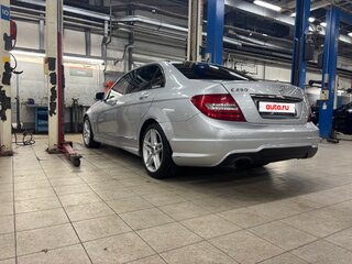 2011 Mercedes-Benz C-Класс 200 III (W204) Рестайлинг, серебристый, 1400000 рублей, вид 2