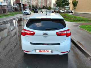 2013 Kia Rio III, белый, 570000 рублей, вид 4
