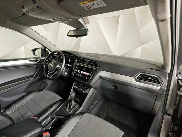 2020 Volkswagen Tiguan II, серебристый - вид 12