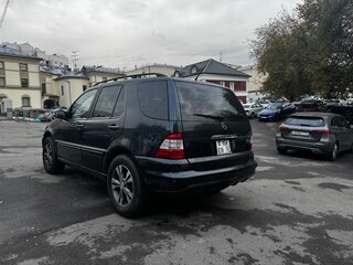 2001 Mercedes-Benz M-Класс 500 I (W163) Рестайлинг, синий, 720000 рублей, вид 5