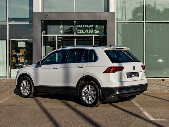 2018 Volkswagen Tiguan II, белый, 2275000 рублей - вид 3