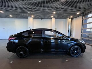 2017 Hyundai Solaris II, чёрный, 1166000 рублей, вид 2