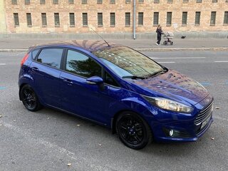 2016 Ford Fiesta Mk6 Рестайлинг, синий, 810000 рублей, вид 2