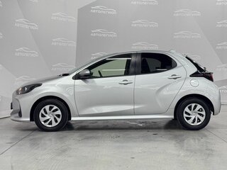 2021 Toyota Yaris IV, серый, 1130000 рублей, вид 2