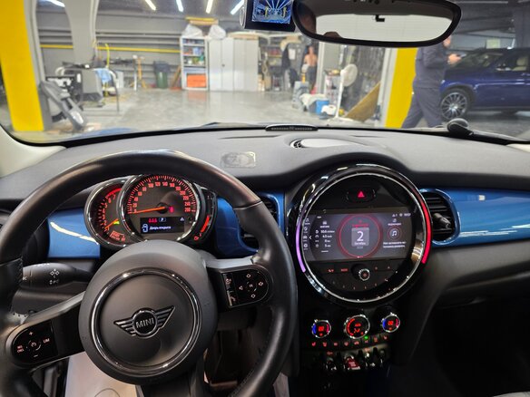 2022 Mini Hatch Cooper III (F55/F56) Рестайлинг 2, синий, 3000000 рублей - вид 14