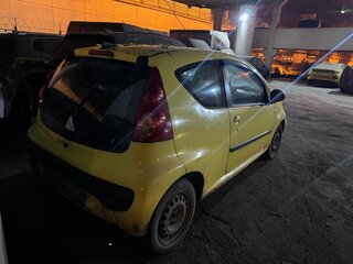 2009 Peugeot 107 I Рестайлинг, жёлтый, 305800 рублей, вид 4