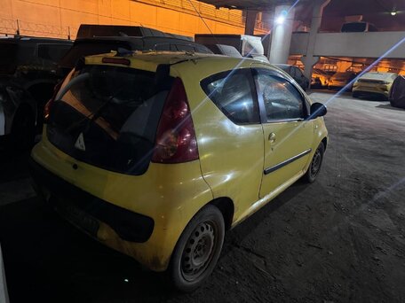 2009 Peugeot 107 I Рестайлинг, жёлтый, 305800 рублей, вид 4