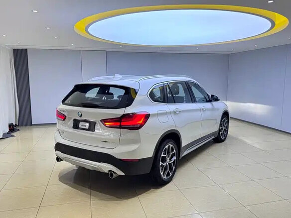 2023 BMW X1 Long 20Li sDrive II (F48) Рестайлинг, белый, 2388000 рублей - вид 3