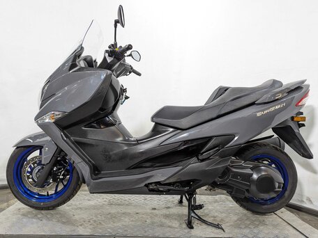 2017 Suzuki Burgman (SkyWave) 400, серый, 639000 рублей, вид 3