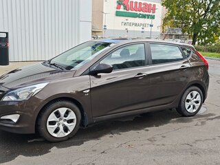 2015 Hyundai Solaris I Рестайлинг, коричневый, 970000 рублей, вид 2
