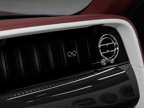 2026 Rolls-Royce Cullinan Black Badge I Рестайлинг (Series II), синий, 78125000 рублей - вид 20
