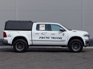 2024 Ram 1500 Crew Cab V Рестайлинг, белый, 15000000 рублей, вид 4