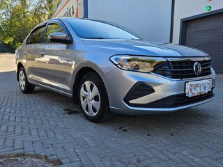 2021 Volkswagen Polo VI, серебристый, 1900000 рублей, вид 3