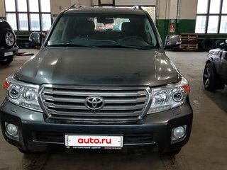 2013 Toyota Land Cruiser 200 Series Рестайлинг 1, серый, 2250000 рублей, вид 1