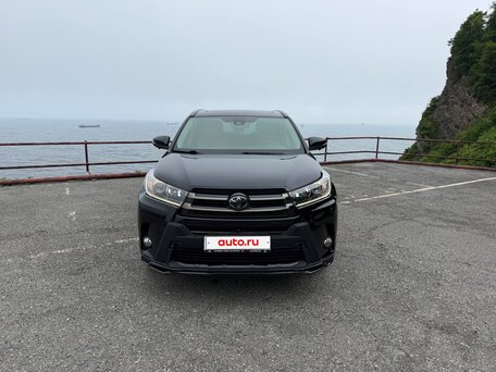 2020 Toyota Highlander III (XU50) Рестайлинг, чёрный, 3500000 рублей, вид 2