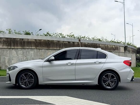 2023 BMW 1 серии 120i III (F52) Рестайлинг, белый - вид 8