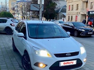 2010 Ford Focus II Рестайлинг, белый, 700000 рублей, вид 2