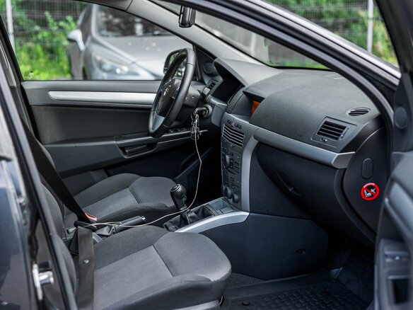 2013 Opel Astra H Рестайлинг, чёрный - вид 10