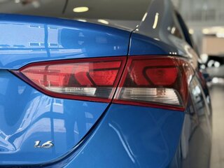 2018 Hyundai Solaris II, синий, 1280000 рублей, вид 5
