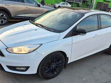 2017 Ford Focus III Рестайлинг, белый, 650000 рублей, вид 1
