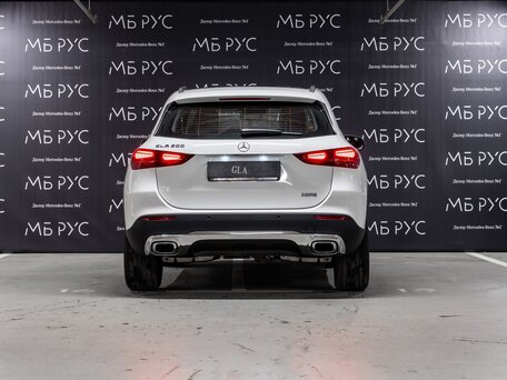 2025 Mercedes-Benz GLA 200 II (H247) Рестайлинг, белый, 5459000 рублей, вид 3