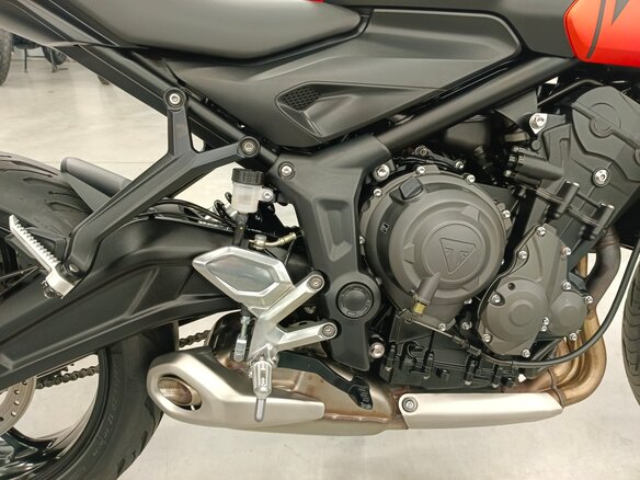 2023 Triumph Trident 660, оранжевый, 850000 рублей - вид 11