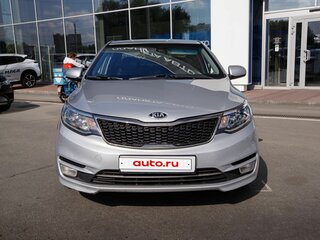 2016 Kia Rio III Рестайлинг, серебристый, 840000 рублей, вид 4