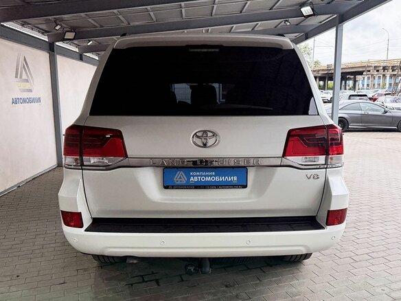 2015 Toyota Land Cruiser 200 Series Рестайлинг 2, белый - вид 3