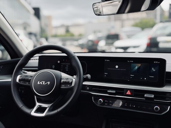 2026 Kia K5 III Рестайлинг, чёрный, 5070000 рублей - вид 15