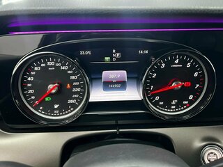 2017 Mercedes-Benz E-Класс 200 V (W213, S213, C238), чёрный, 2000000 рублей, вид 5