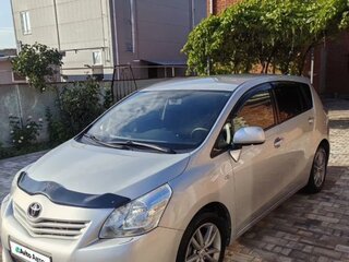 2010 Toyota Verso I, серебристый, 1100000 рублей, вид 1