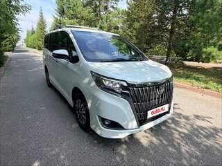2019 Toyota Esquire I Рестайлинг, белый, 2350000 рублей, вид 4