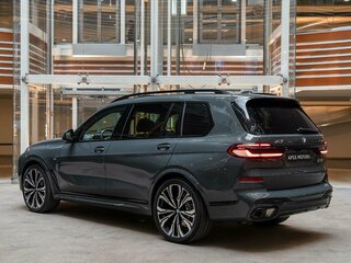 2026 BMW X7 40i I (G07) Рестайлинг, серый, 17490000 рублей, вид 4
