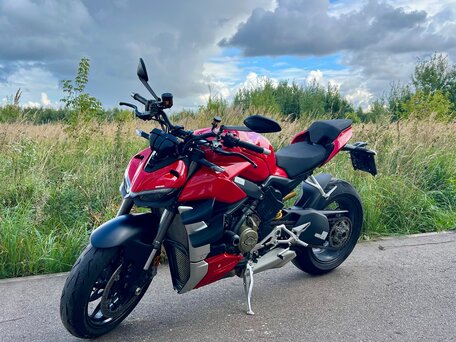 2022 Ducati Streetfighter V4, красный, 2350000 рублей, вид 1