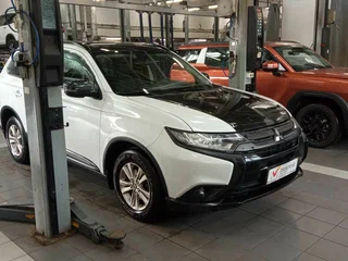 2016 Mitsubishi Outlander III Рестайлинг 2, белый, 1480000 рублей, вид 2