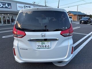 2017 Honda Freed II, белый, 1180000 рублей, вид 5