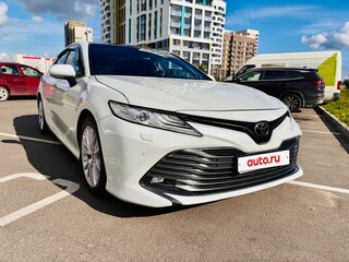 2020 Toyota Camry VIII (XV70), белый, 2500000 рублей, вид 2