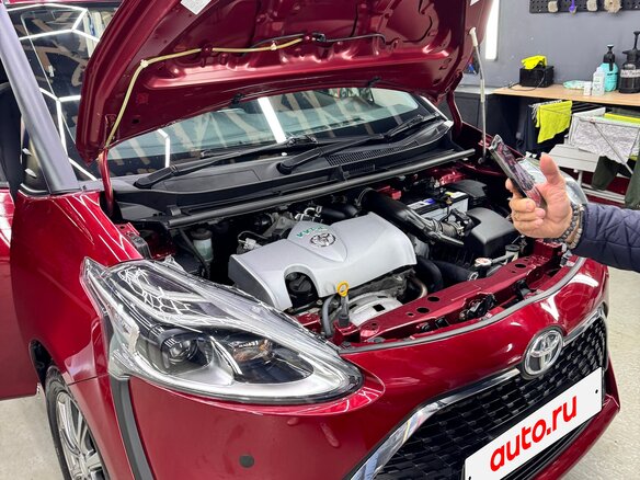 2018 Toyota Sienta II Рестайлинг, красный, 1240000 рублей - вид 5