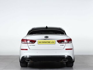 2019 Kia Optima IV Рестайлинг, белый, 1999000 рублей, вид 5