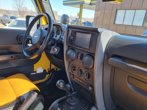 2008 Jeep Wrangler III (JK), жёлтый, 4050000 рублей - вид 12