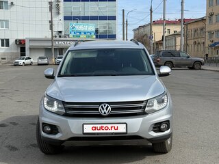 2012 Volkswagen Tiguan I Рестайлинг, серебристый, 1370000 рублей, вид 2