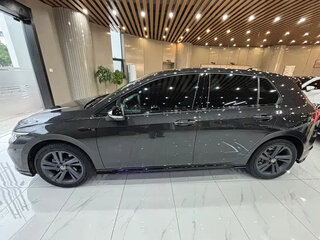 2023 Volkswagen Golf VIII, серый, 1840000 рублей, вид 4