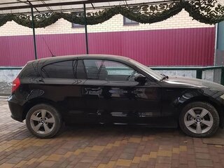 2009 BMW 1 серии 116i I (E81/E82/E87/E88) Рестайлинг, чёрный, 630000 рублей, вид 2