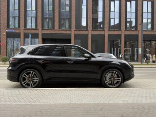 2018 Porsche Cayenne Turbo III, чёрный, 10000000 рублей, вид 3