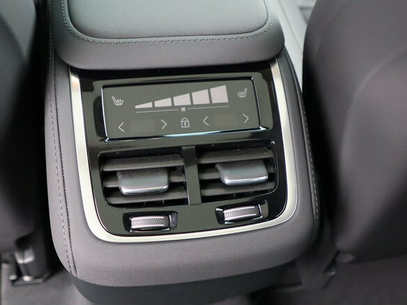 2026 Volvo XC90 B5 II Рестайлинг 2, серый, 10950000 рублей - вид 25