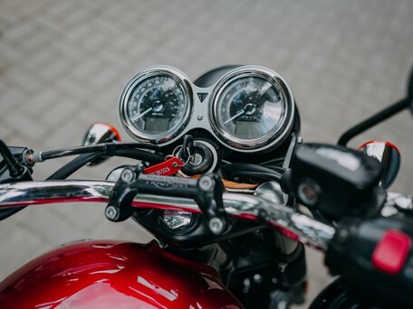 2019 Triumph Bonneville T100, красный, 750000 рублей, вид 4