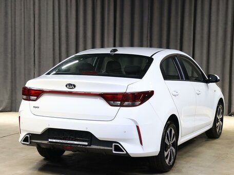 2020 Kia Rio IV Рестайлинг, белый, 1399000 рублей, вид 2