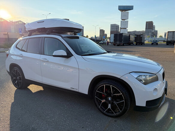 2013 BMW X1 20i I (E84) Рестайлинг, белый, 1699000 рублей - вид 3