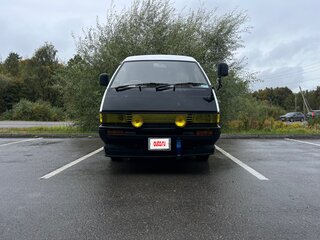 1987 Toyota Town Ace II Рестайлинг, белый, 650000 рублей, вид 2